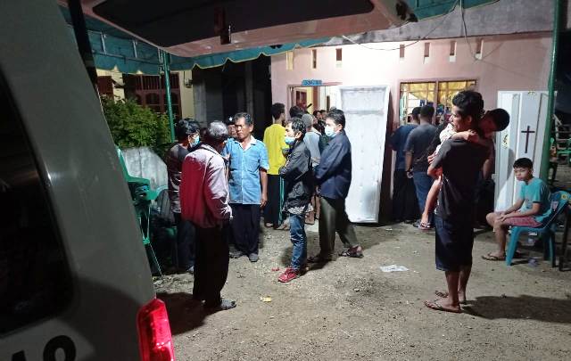Pihak Management PT AWB Tiba di Sibolga Sumatera Utara mengantarkan langsung karyawan yang meninggal di sambar petir